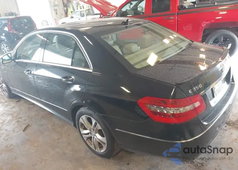 2010 Mercedes-Benz E 350 4Matic z USA, uszkodzony, nr VIN WDDHF8HB1AA106951